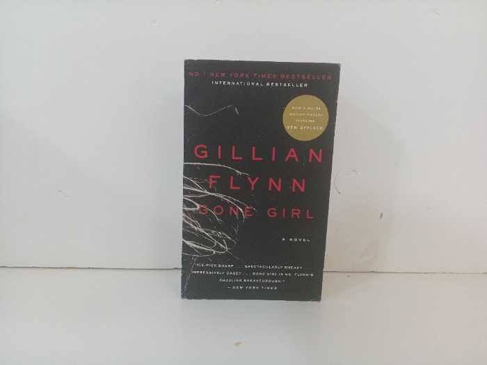 GILLIAN  FLYNN GONE GIRL