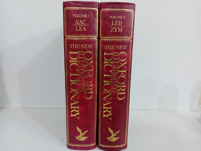 OXFORD ILLUSTRATED DICTIONARY 1/2